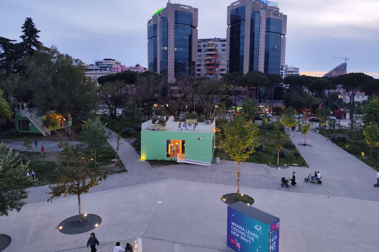 Tirana by Eden: Comida, bebida e alma