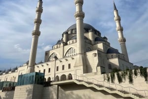 Tirana: tour a piedi della città con guida locale