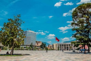 Tirana: Kommunismin historiakierros