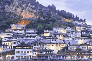 Tirana: dagtour naar Berat via de kastelen van Petrela en Elbasan!