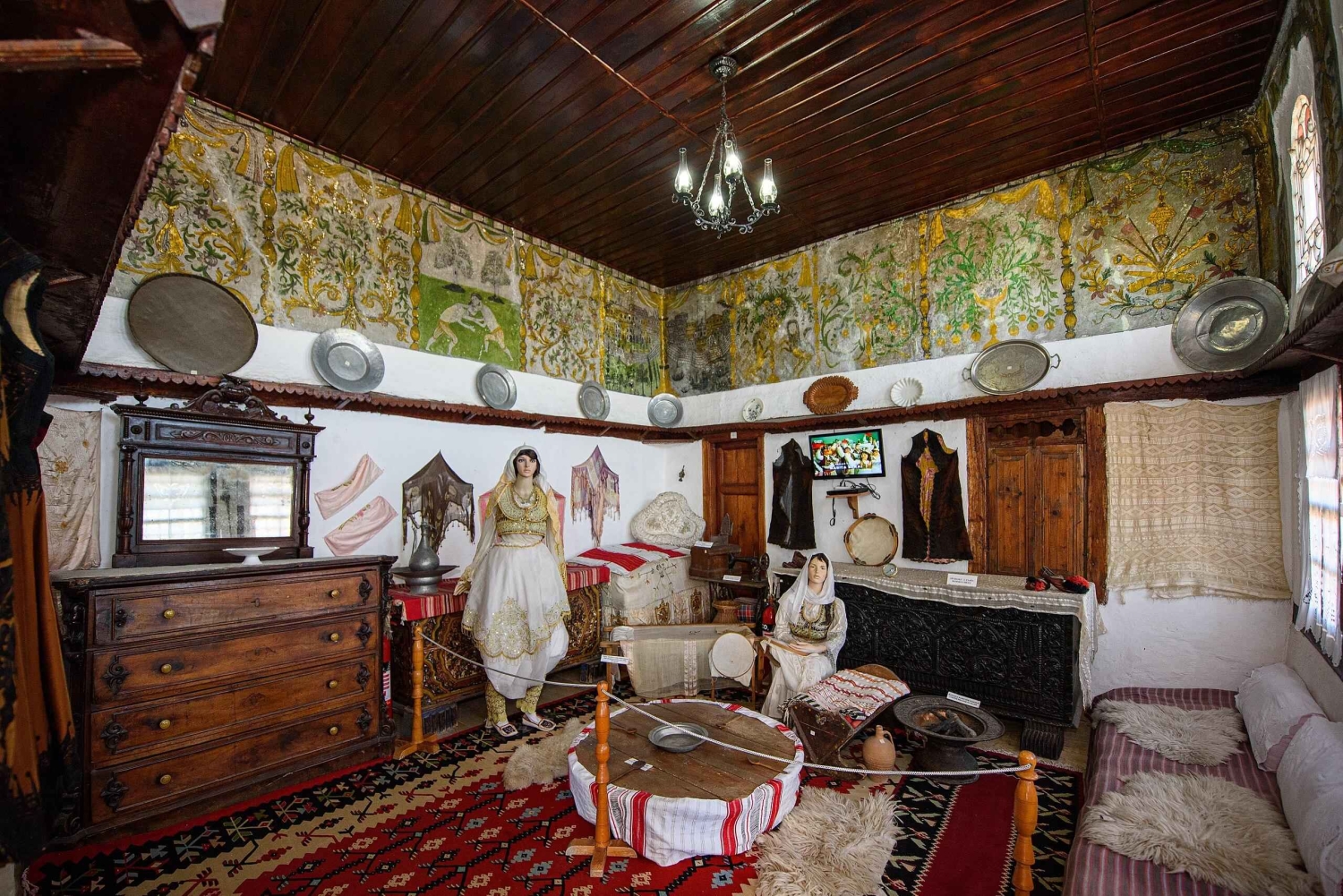 Tirana: passeio de um dia ao Castelo de Krujë e ao Anfiteatro de Durrës