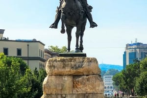 Tirana: Descubra a era comunista e a vida moderna☕️