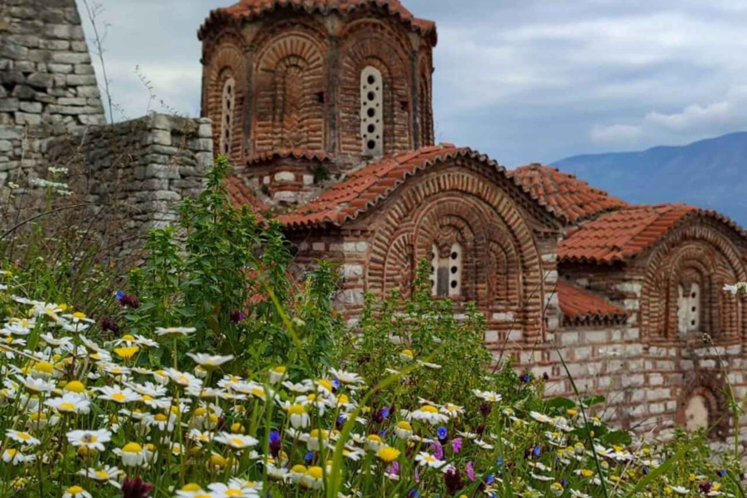 Tirana / Durrës: UNESCO-byen Berat og Karavasta Nationalpark