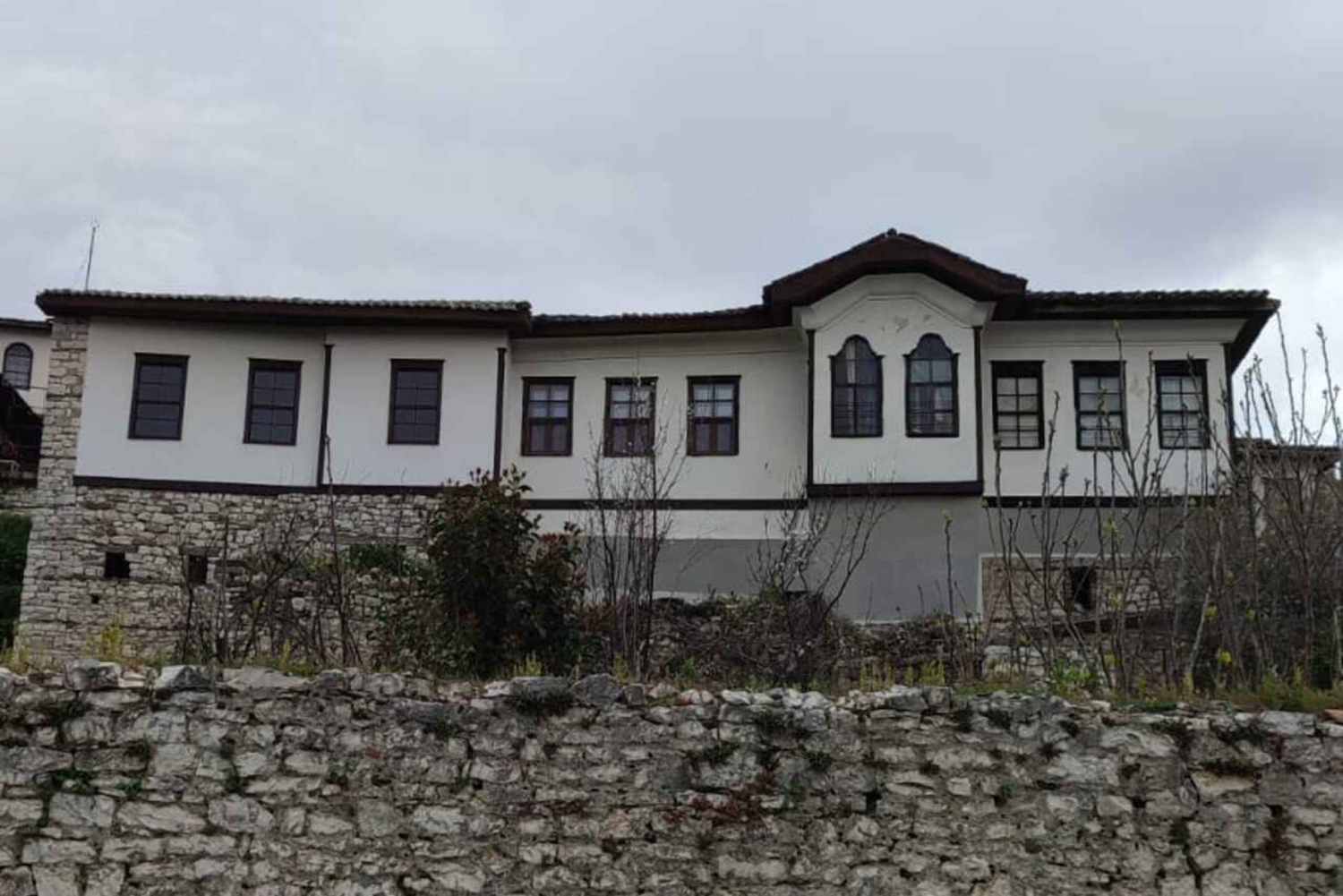 Tirana / Durrës: UNESCO-byen Berat og Karavasta Nationalpark