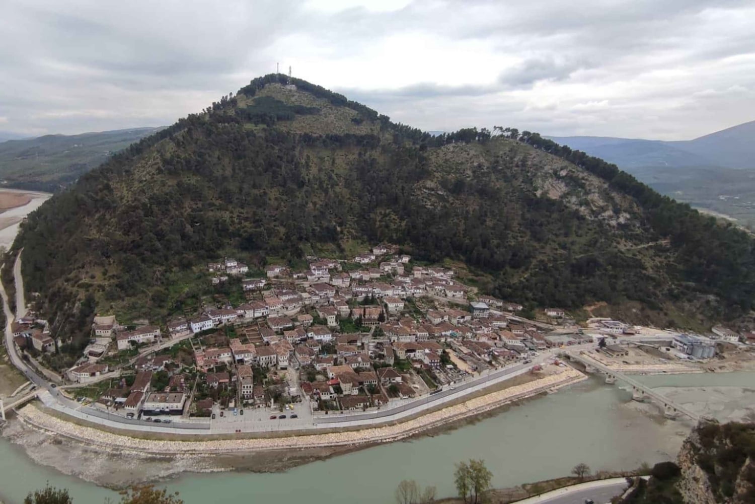 Tirana / Durrës: UNESCO-byen Berat og Karavasta Nationalpark