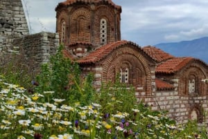 Tirana / Durrës: UNESCO-byen Berat og Karavasta Nationalpark