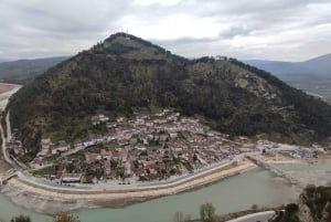 Tirana / Durrës: UNESCO-byen Berat og Karavasta Nationalpark