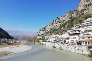 Tirana / Durrës: UNESCO-byen Berat og Karavasta Nationalpark