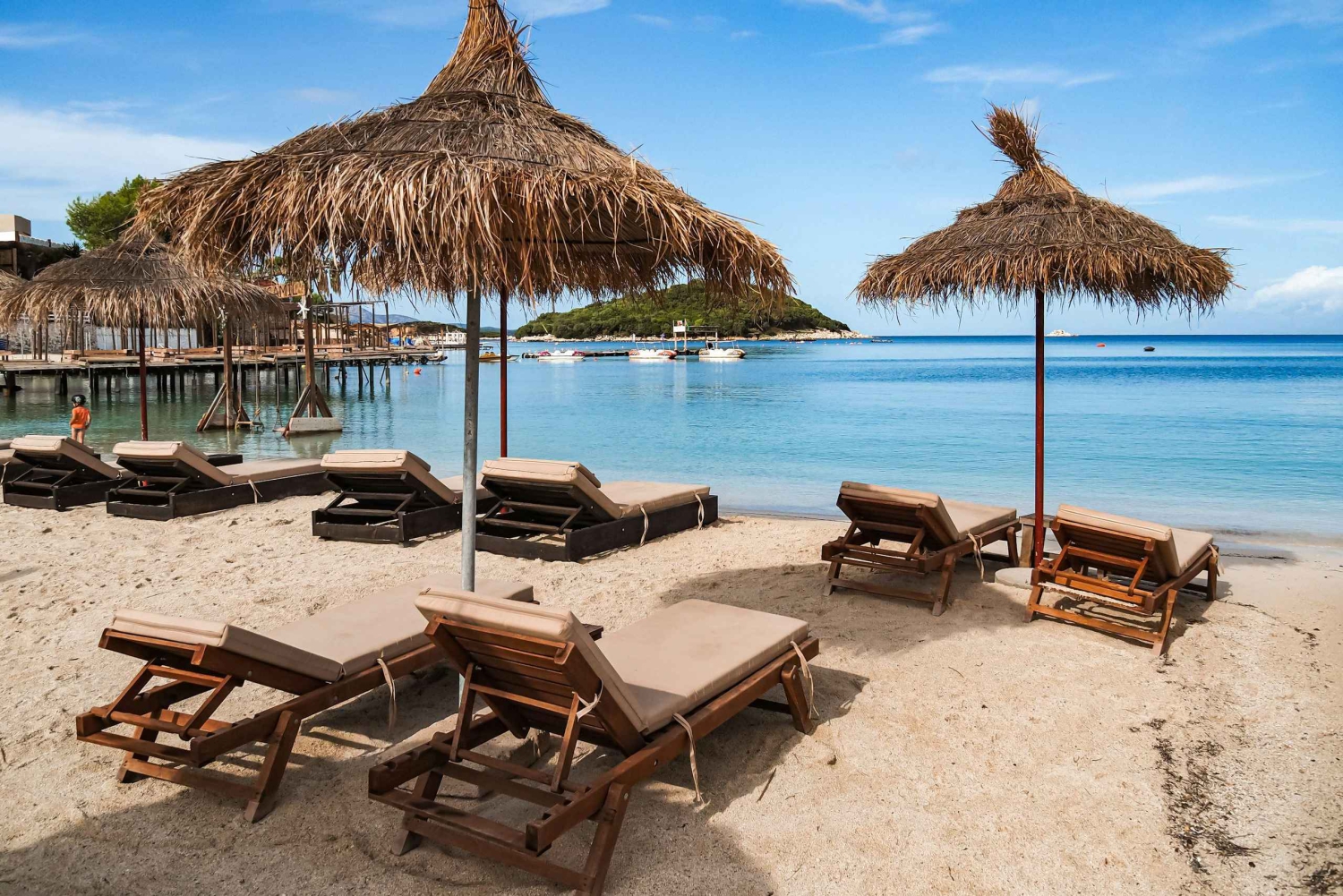 Tirana/Durres/Golem: excursión de un día a Saranda, Ksamil, el Ojo Azul y el castillo.