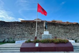 Tirana: tour della Fortezza di Elbasan, del villaggio di Lin e del lago di Ocrida