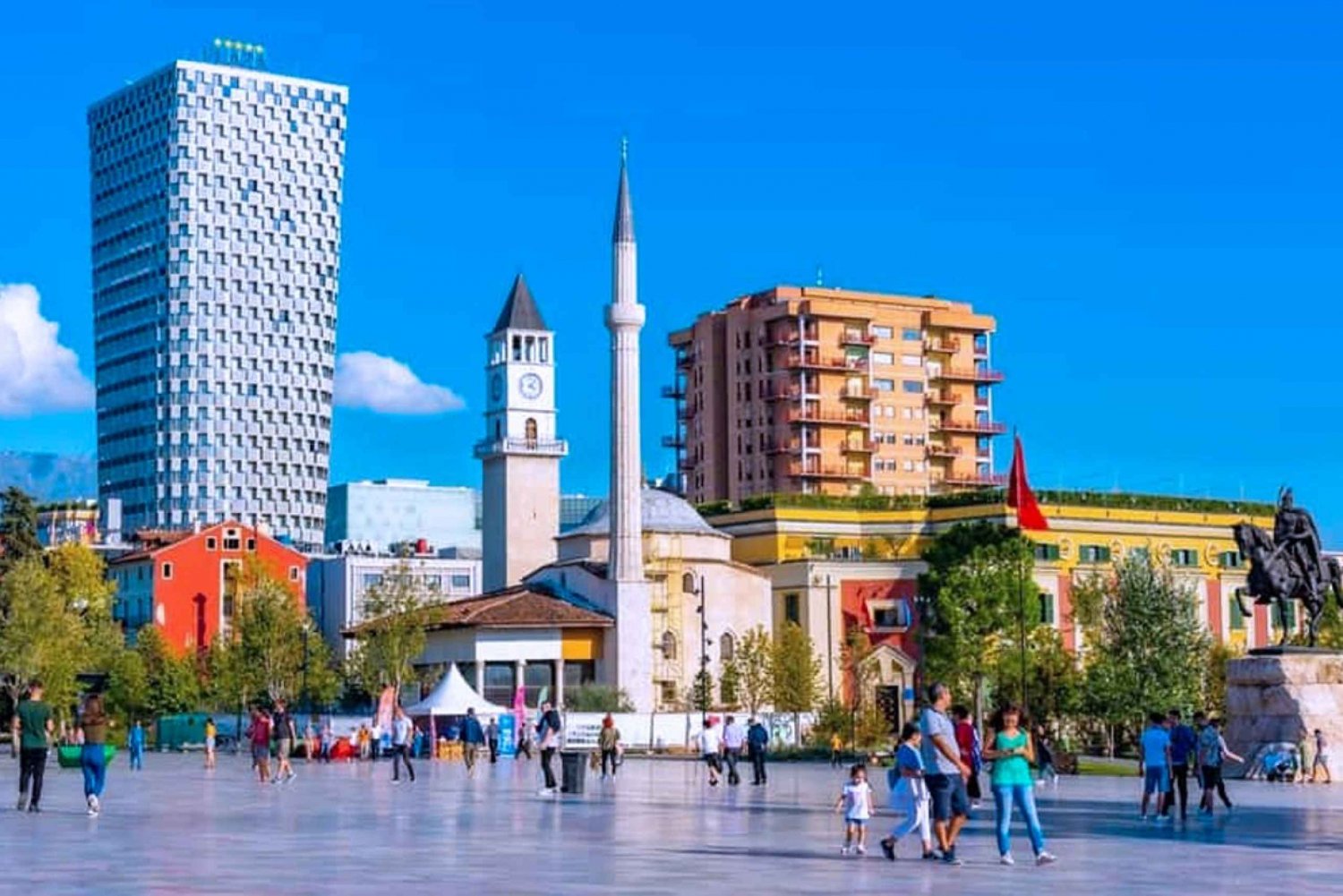 Tirana: Tour a pie exprés semiprivado
