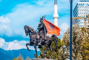 Tirana: Tour privato espresso a piedi