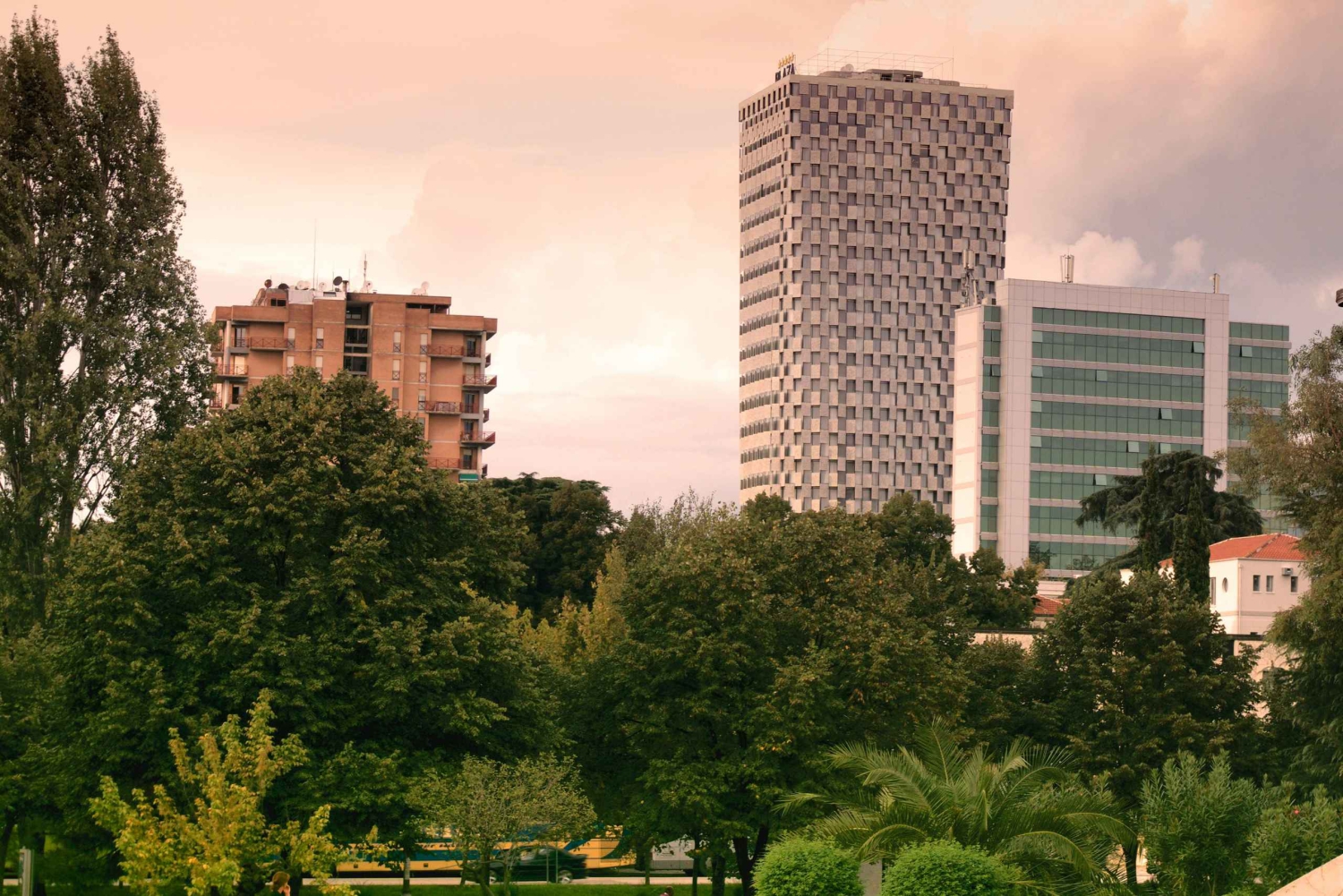 Tirana: Expressrundvandring till de viktigaste sevärdheterna med en lokal guide