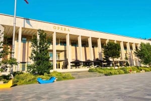 Tirana: Express Walking Tour of Main Sights with Local Guide