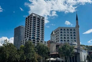 Tirana: Express Walking Tour of Main Sights with Local Guide