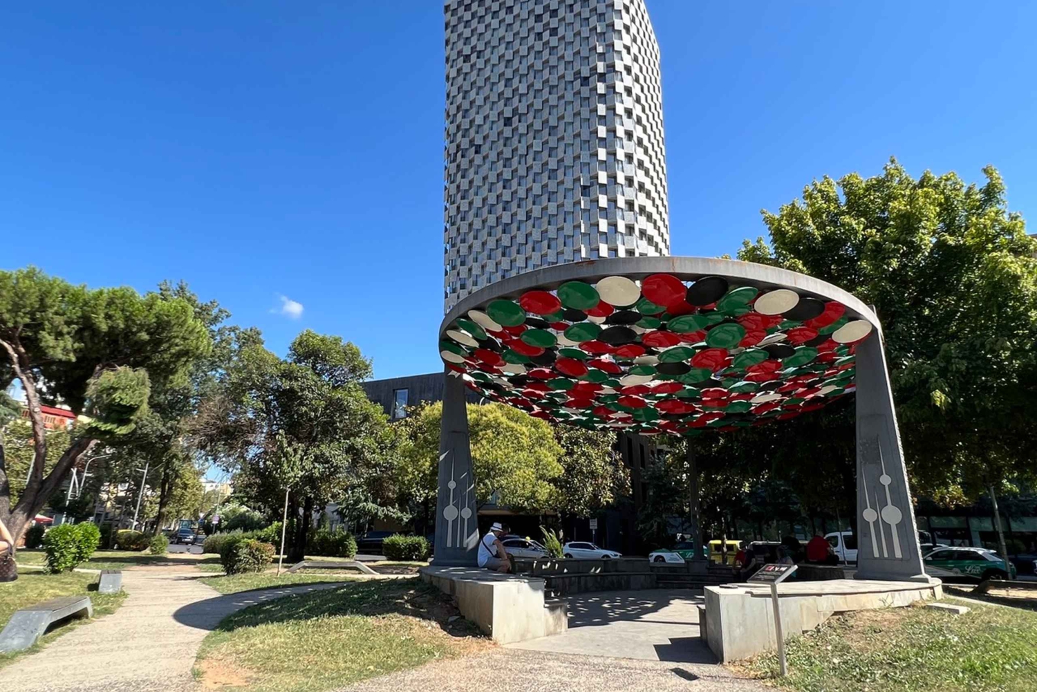 Tirana: Ekspres byvandring med en guide