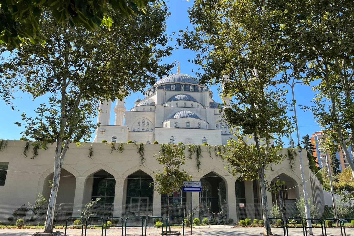 Tirana: Ekspres byvandring med en guide