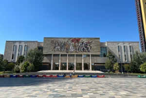 Tirana: Ekspres byvandring med en guide