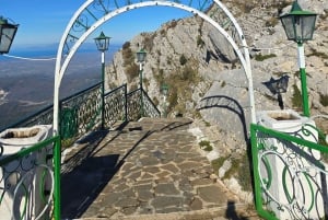 From Tirana/Golem/Durres: Kruja, Bazaar, Sari Salltik Tour