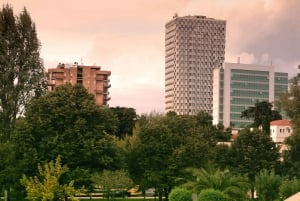 ティラナ：食事と飲み物の試飲付きガイド付き自転車ツアー