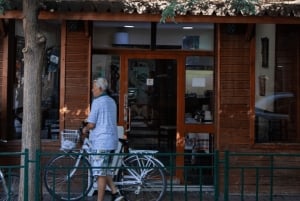 ティラナ：食事と飲み物の試飲付きガイド付き自転車ツアー
