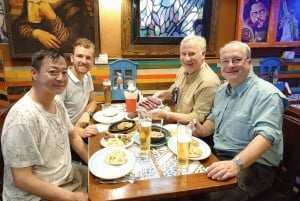 ティラナ：食事と飲み物の試飲付きガイド付き自転車ツアー