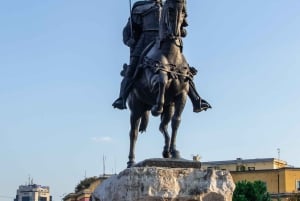 ティラナ：食事と飲み物の試飲付きガイド付き自転車ツアー