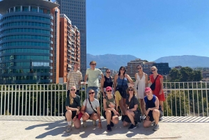 ティラナ：食事と飲み物の試飲付きガイド付き自転車ツアー