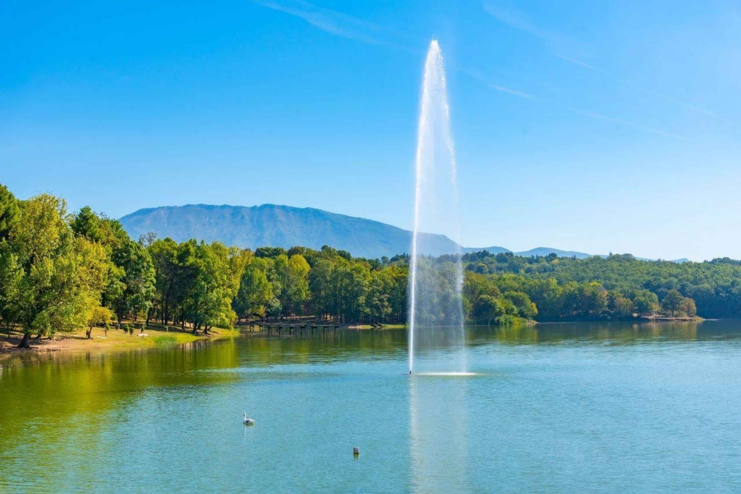Tirana: Guidad stadstur med promenad i Grand Park och tågresa