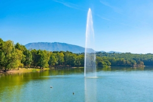 Tirana: Guidad stadstur med promenad i Grand Park och tågresa