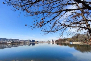 Tirana: Guidad stadstur med promenad i Grand Park och tågresa