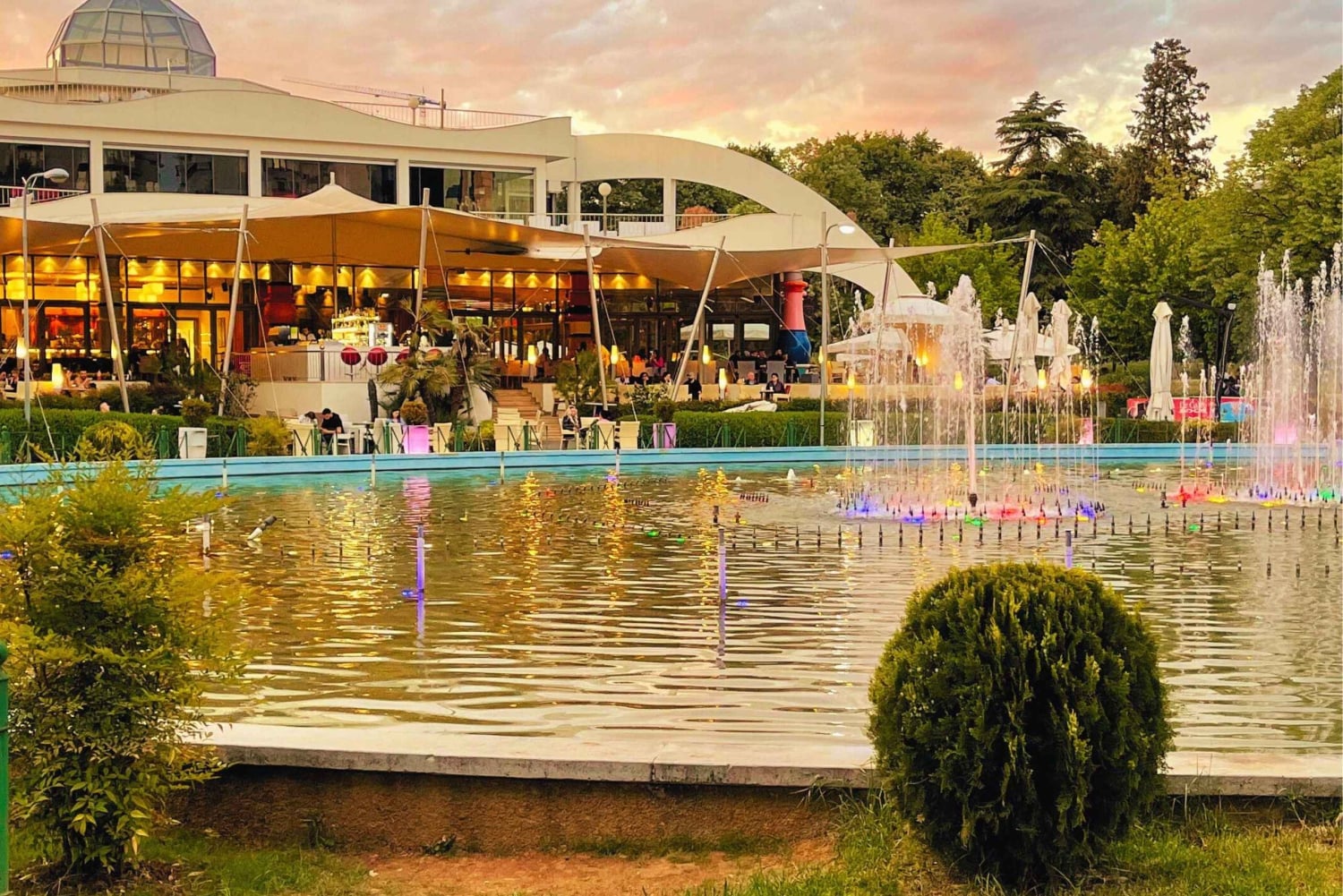 Tiranan kohokohdat: Tiranassa: Kävelykierros paikallisen oppaan kanssa