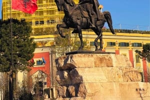 Destaques de Tirana: Uma excursão a pé com um guia local