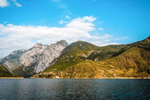 Tirana: Dagstur til Koman-sjøen og Shala-elven