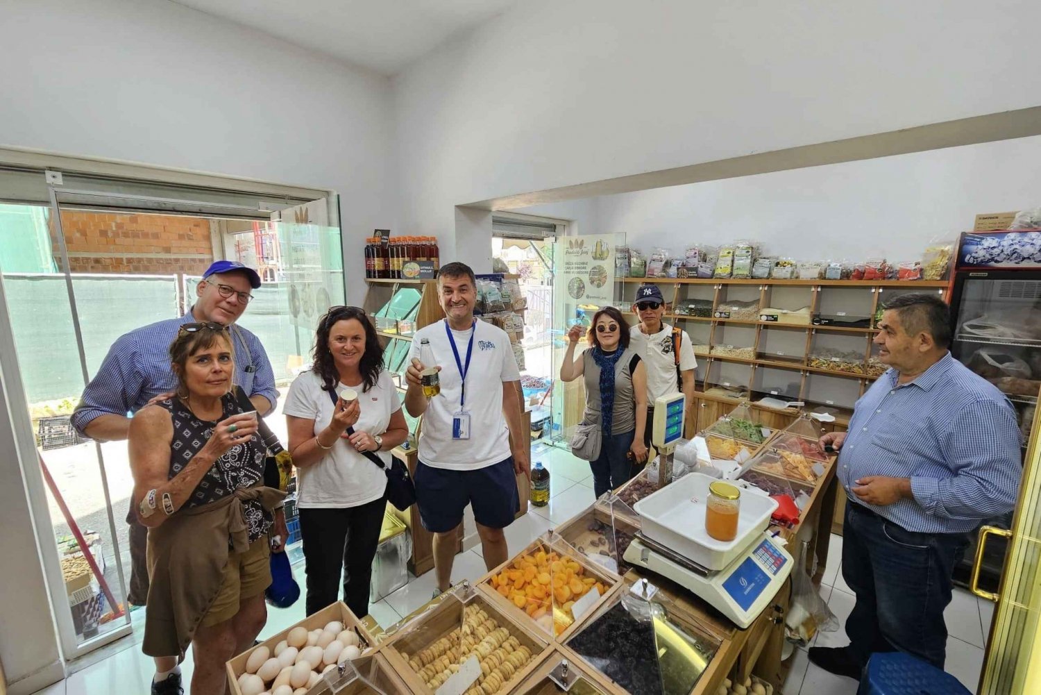 Tirana: Local food experience & walking tour