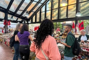 Tirana: Esperienza gastronomica locale e tour a piedi