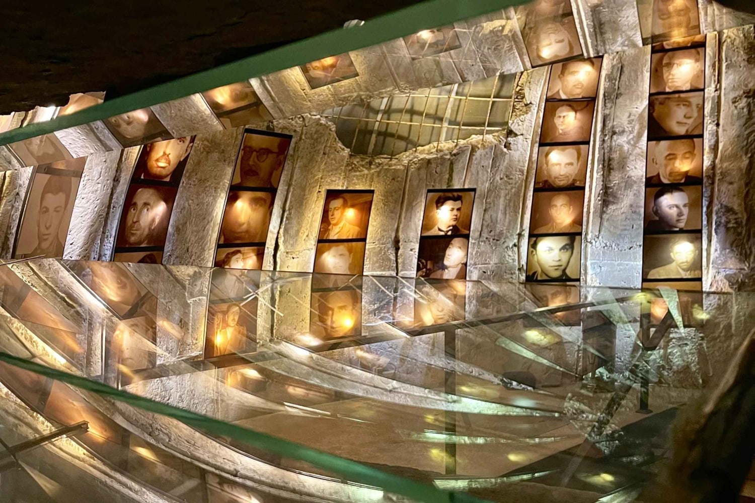 Tirana : visite nocturne privée avec café et cocktail