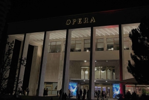 Tirana : visite nocturne privée avec café et cocktail