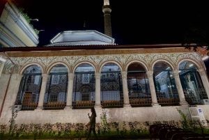 Tirana : visite nocturne privée avec café et cocktail