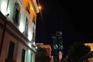 Tirana : visite nocturne privée avec café et cocktail