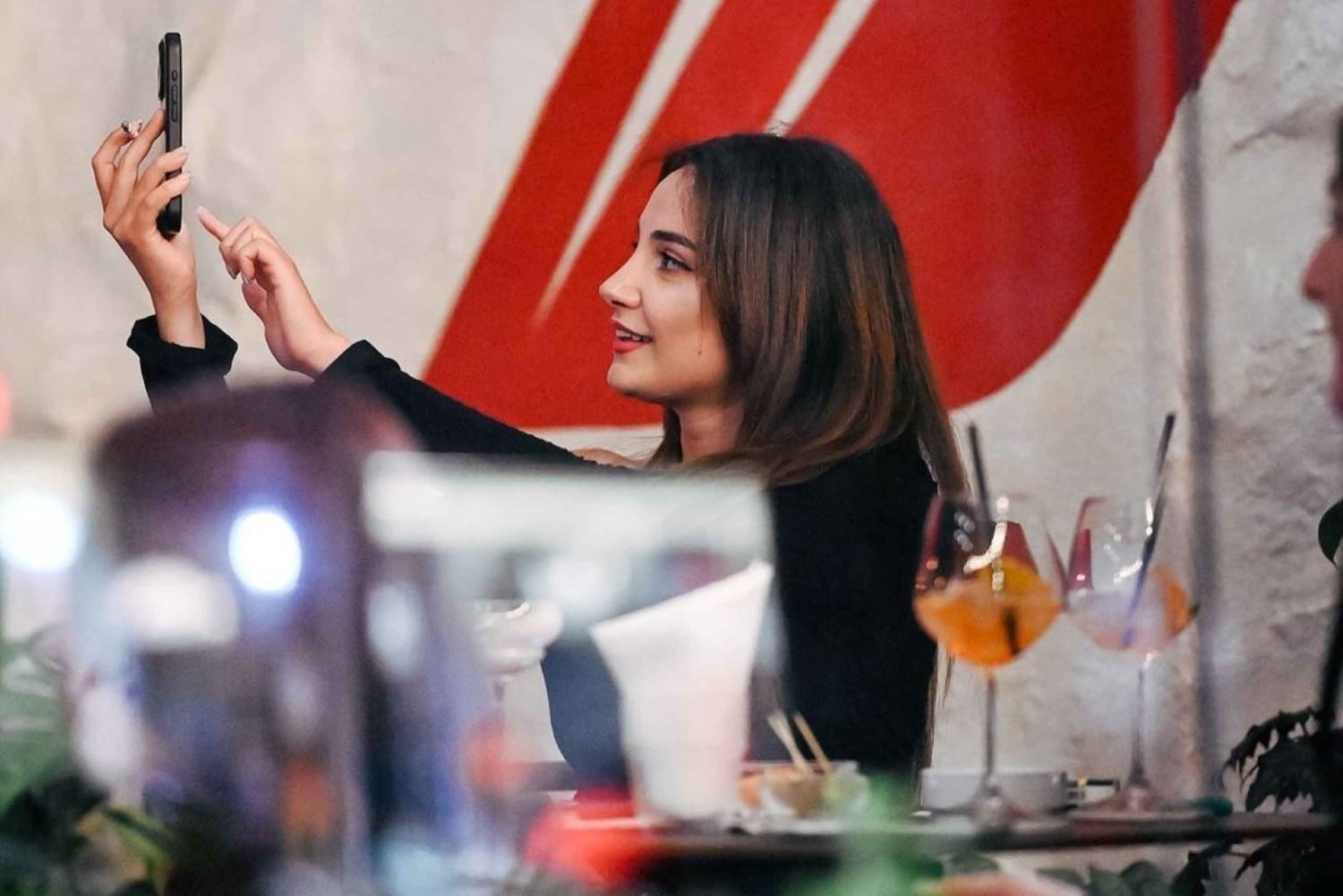 Tirana : expérience dans un pub avec cartes de tarot et 5 cocktails