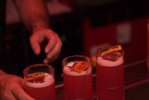 Tirana : expérience dans un pub avec cartes de tarot et 5 cocktails
