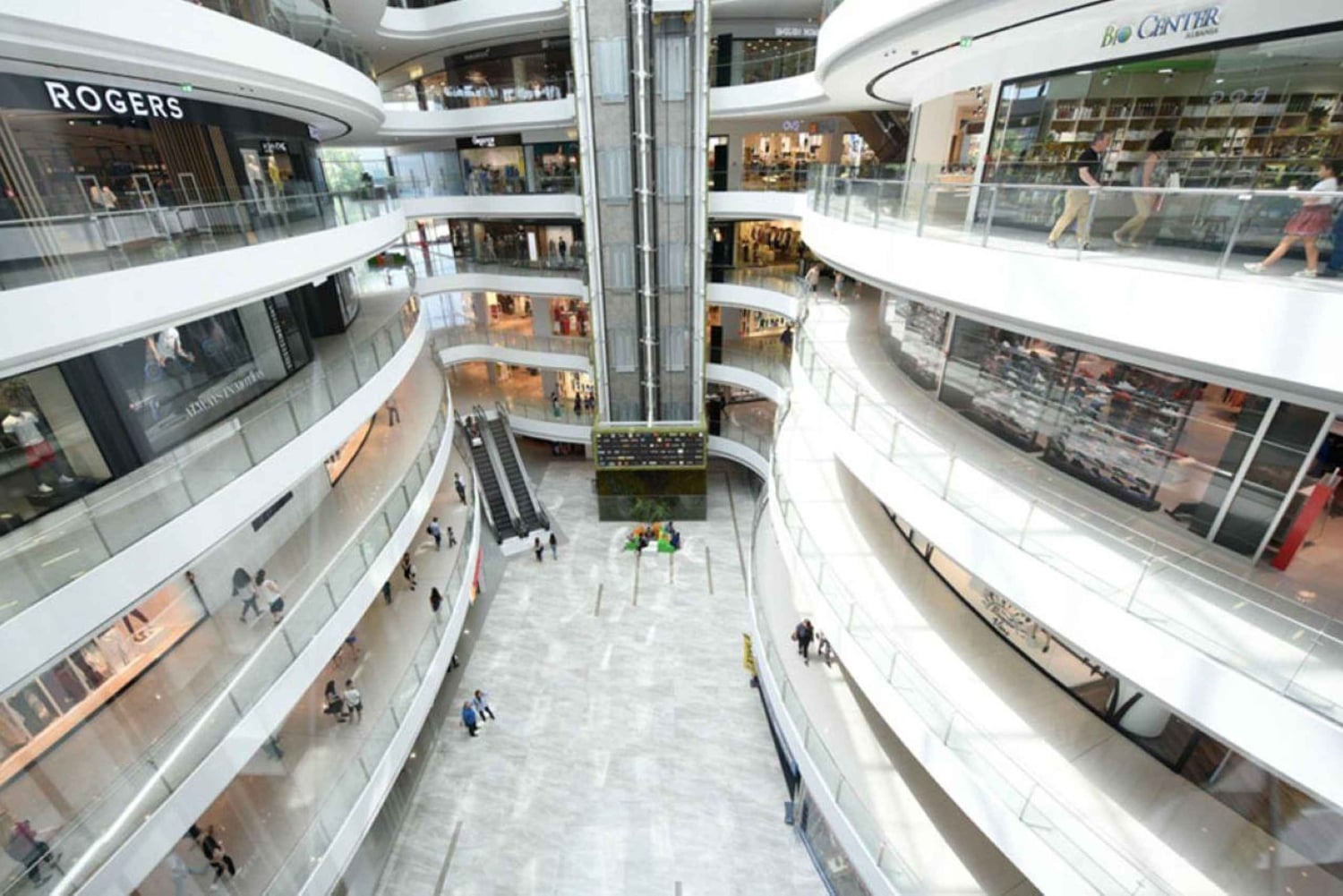 Tirana: Shoppingtur, moderne kjøpesentre, lokale basarer og slott