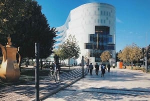 Tirana: Shoppingtur, moderne kjøpesentre, lokale basarer og slott