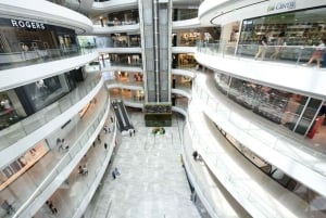 Tirana: Shoppingtur, moderne kjøpesentre, lokale basarer og slott