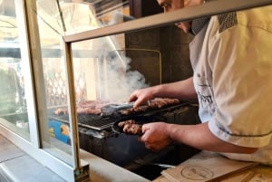 Paseo por Tirana, ¡Camina y prueba Qofte y Raki!