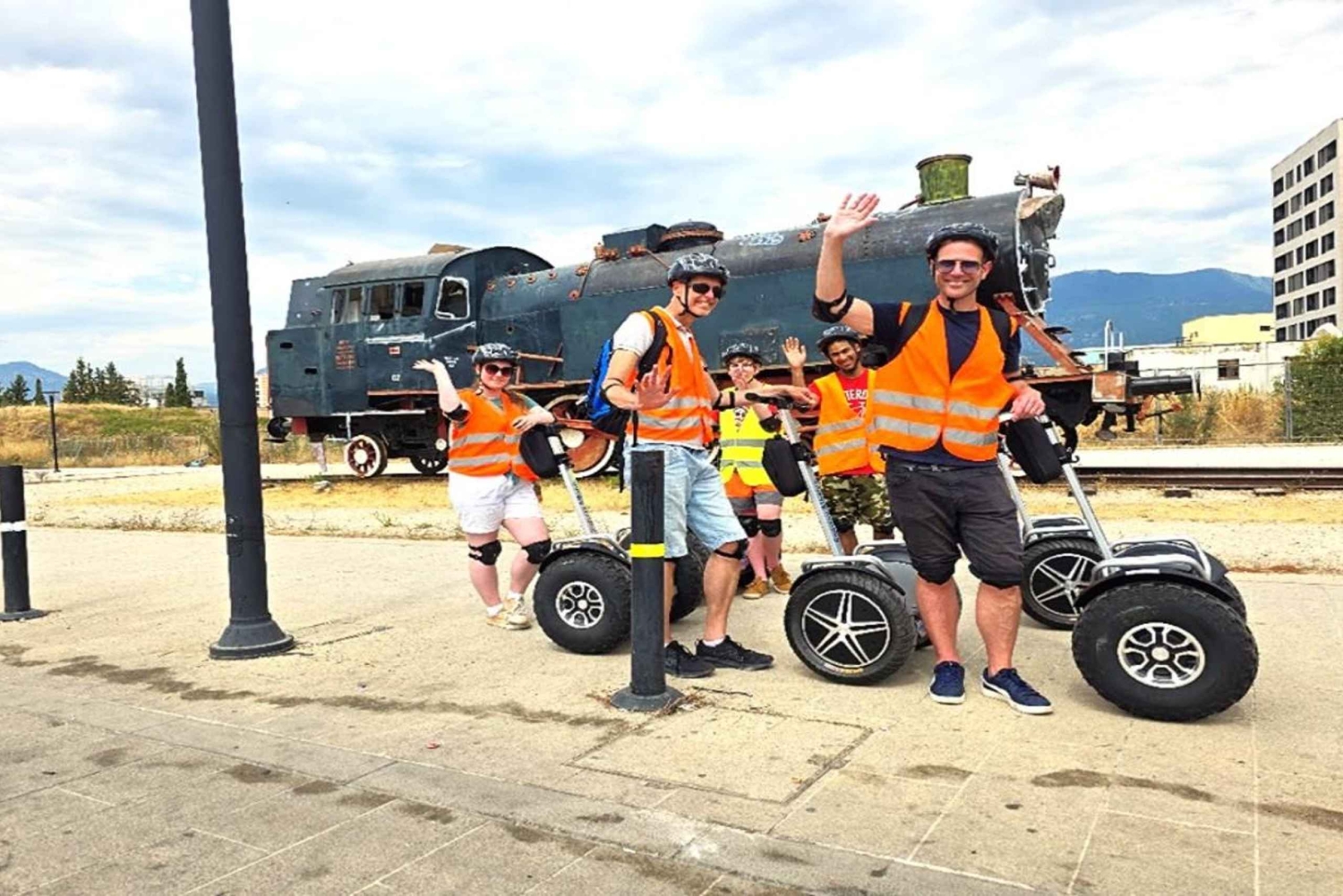 Tirana: Segway-tur i solnedgången med lokal guide