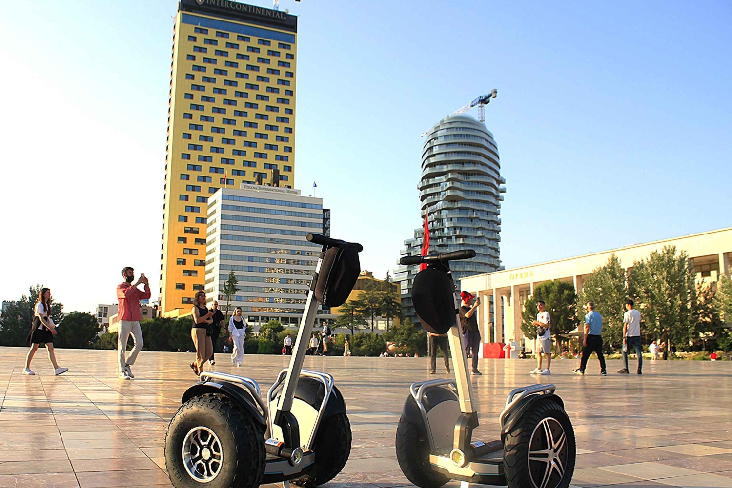 Tirana: Segway-tur i solnedgången med lokal guide