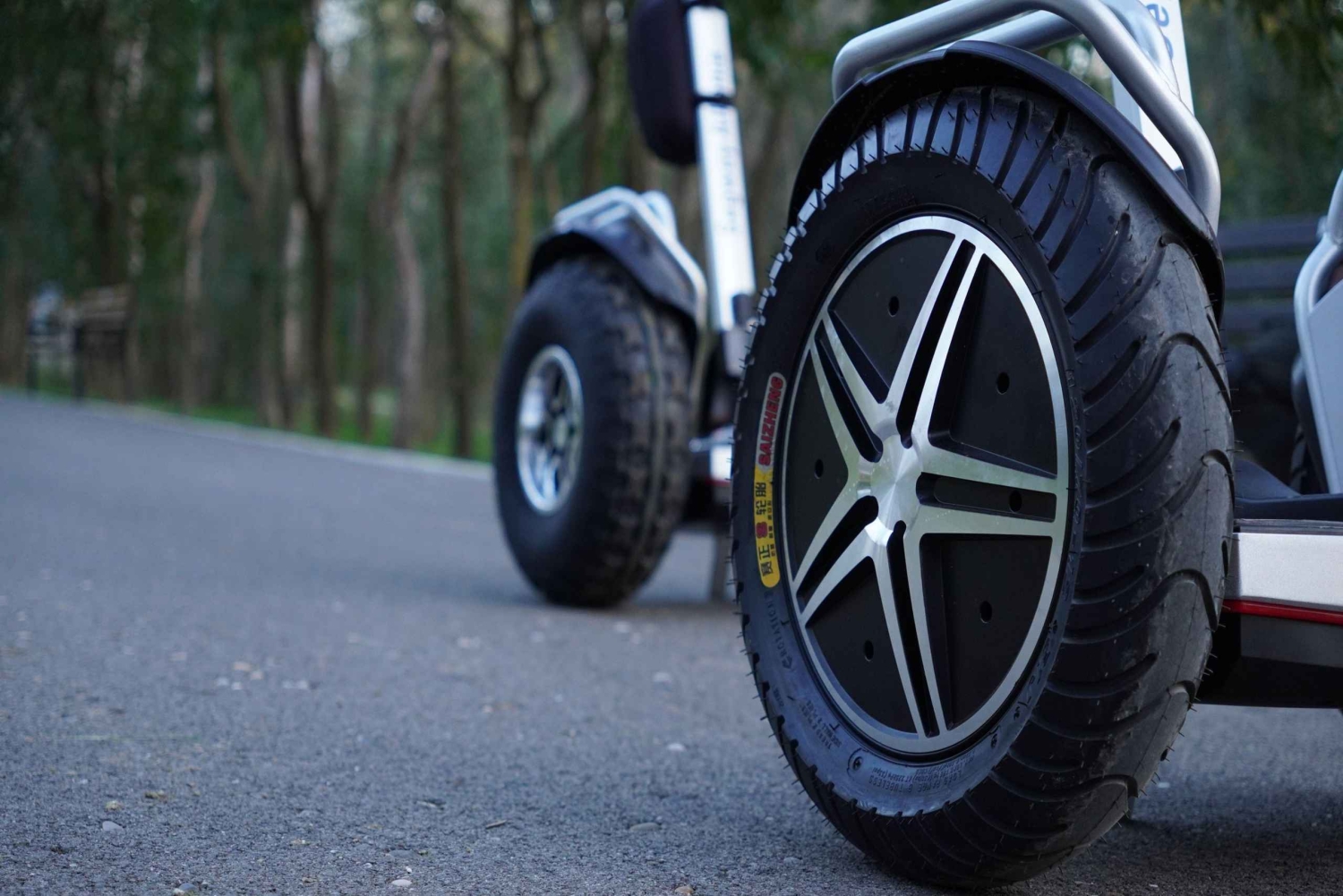 Tirana: Segway-tur i solnedgången med lokal guide