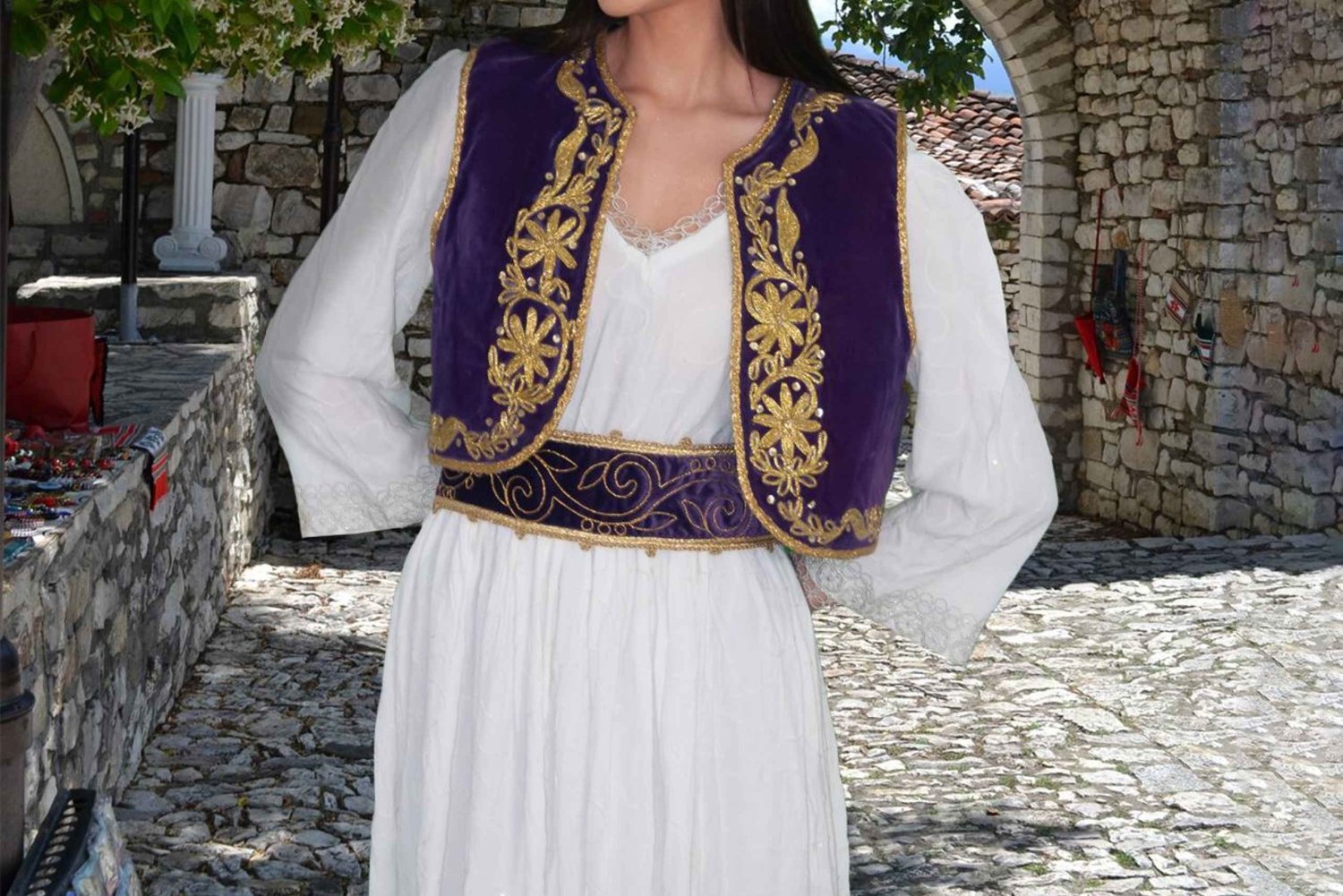 Tirana: Sessão fotográfica tradicional com trajes albaneses